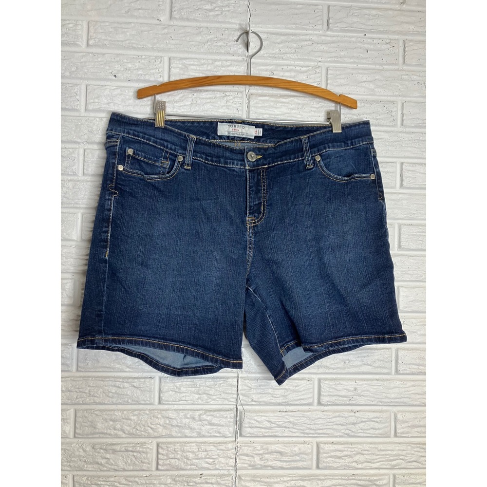 Torrid Denim Shorts Womens 18 Dark Blue Excellent Stretch Mid Rise Bermuda